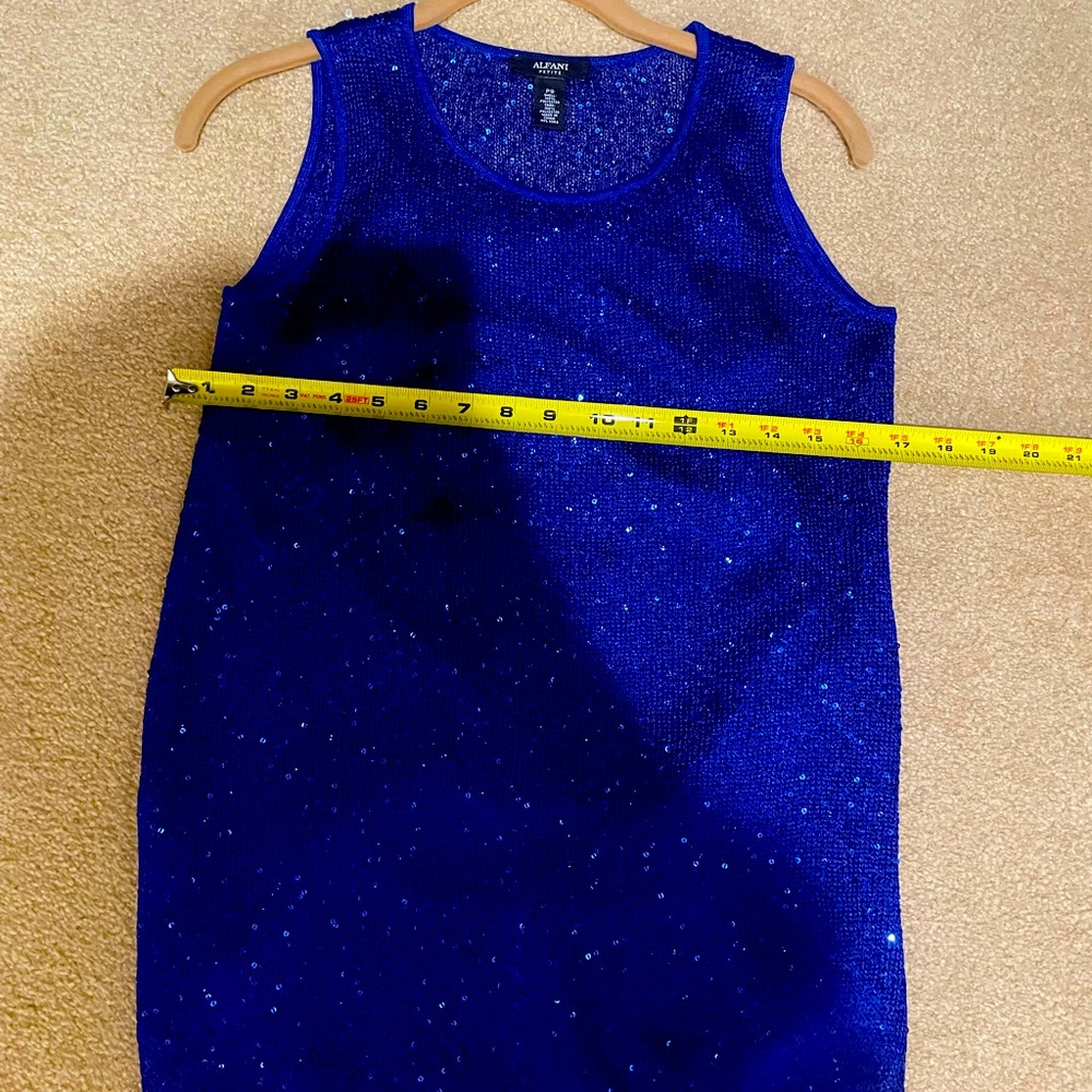 Sleeveless sequined tunic top
